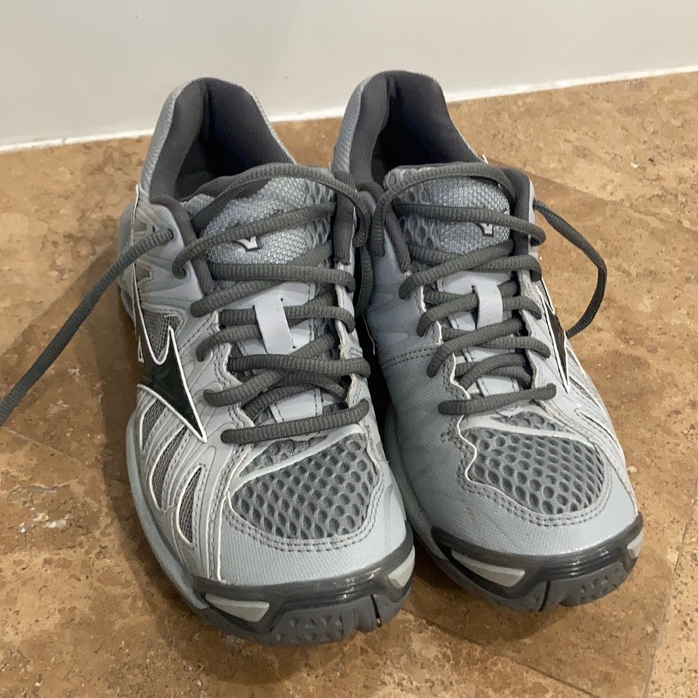 Mizuno Wave Tornado X2 Gray Sneakers size 8